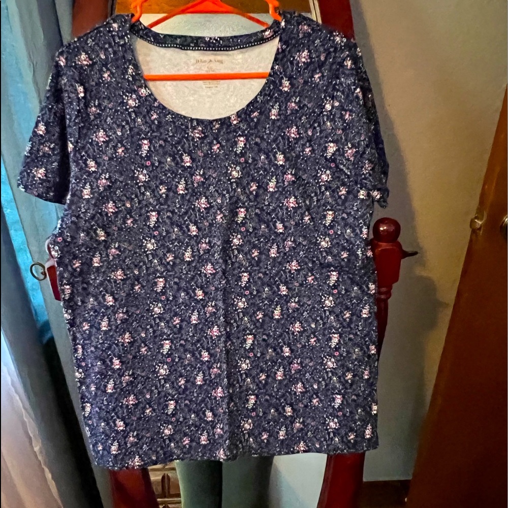 Women navy blue tee shirt size large